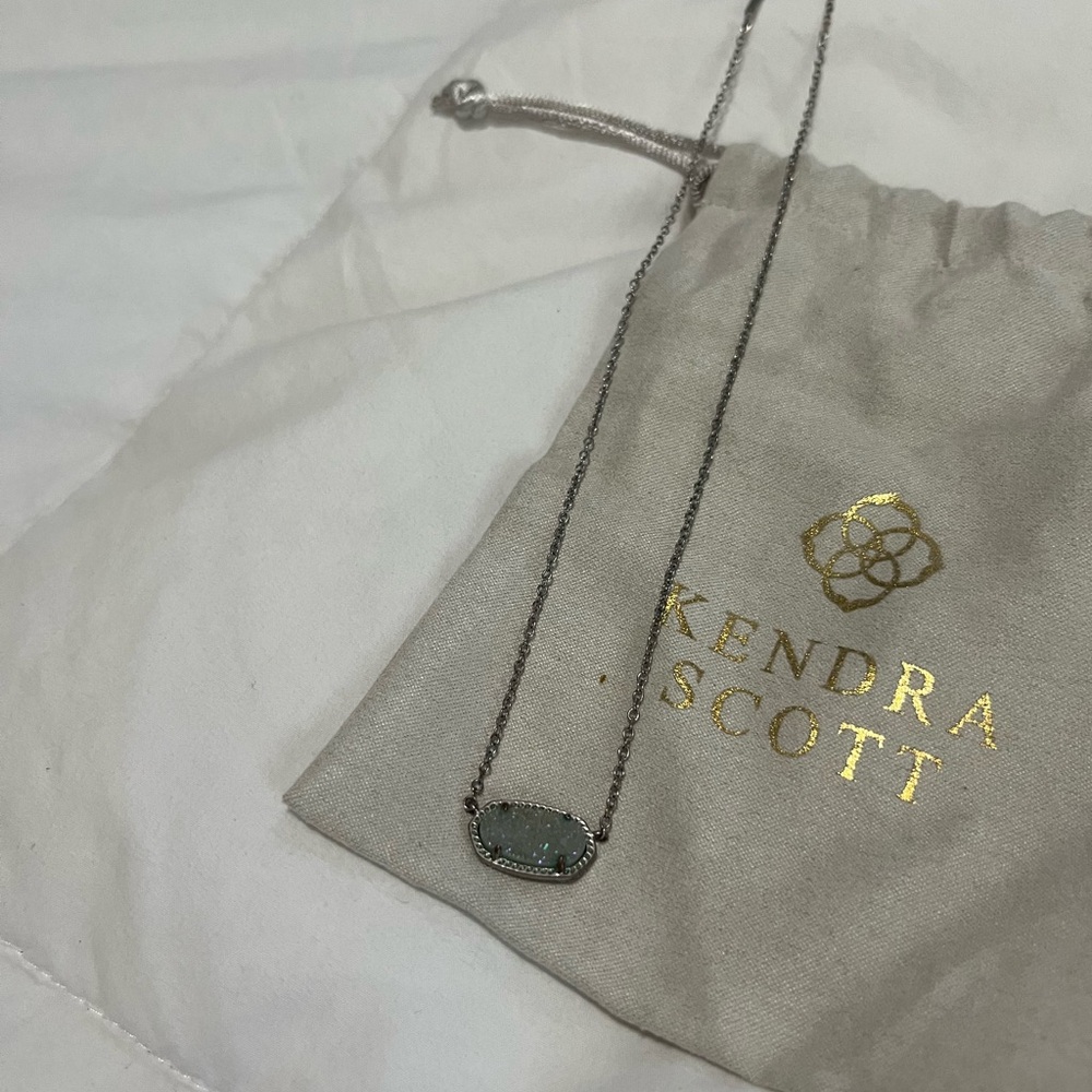 Kendra Scott necklace